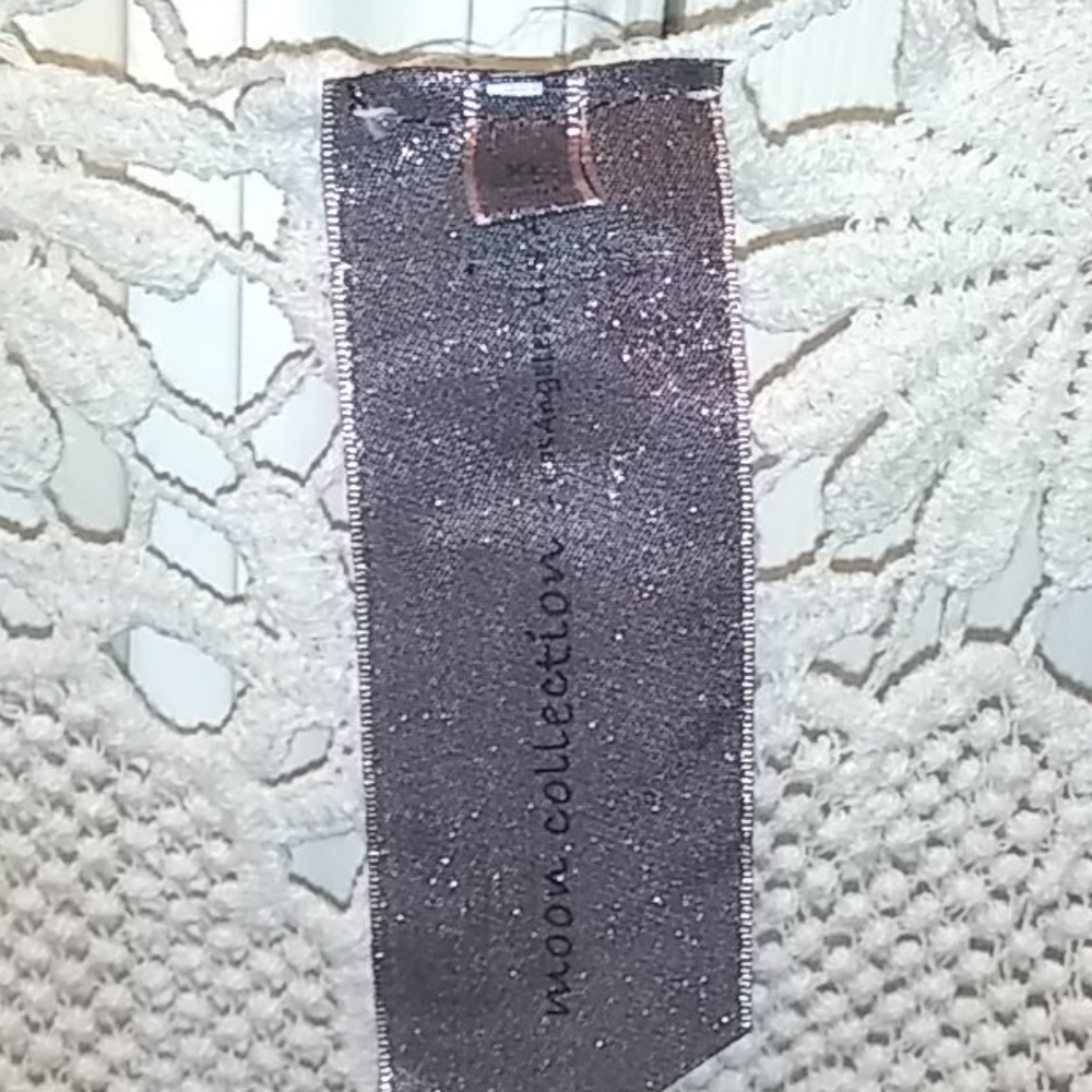 Moon Collection Ladies Lace Top - Picture 2 of 8